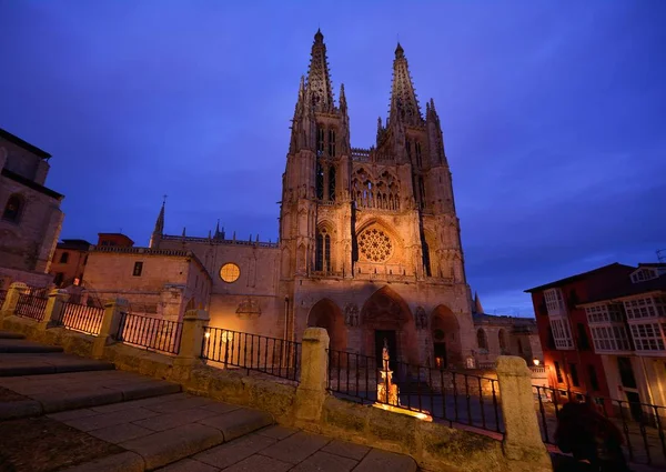 布尔戈斯大教堂在黄昏光, 西班牙. — 图库照片
