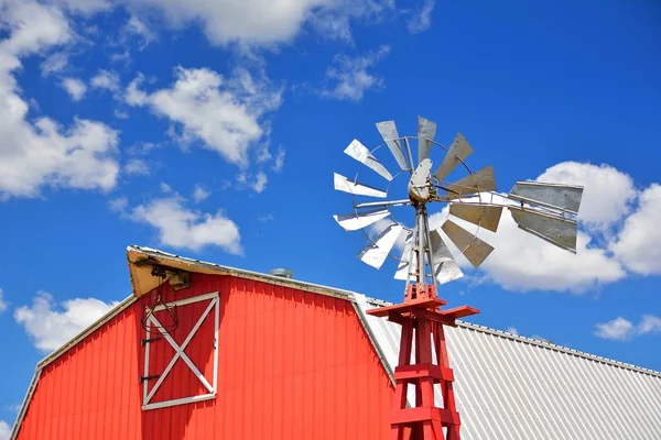 美国农业农场的风车. — 图库照片