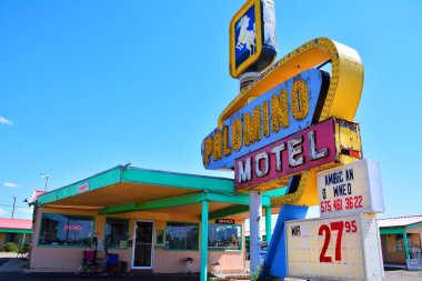 Tucumcari'deki, New Mexico - 21 Temmuz: Palomino Motel tarihi rota 66 üzerinde 21 Temmuz 2017 Tucumcari'deki, New Mexico. Palomino Motel yolcuları anne yol boyunca 1939 yılından bu yana hizmet vermektedir.