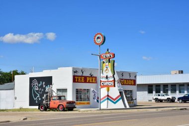 Tucumcari'deki, New Mexico - 21 Temmuz 2017: ikonik çadır bilseme-e turistik Hediyelik eşya dükkanından eski rota 66, anne yol