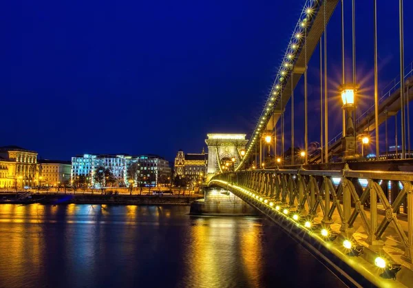 Szechenyi Chain bridge over Danube river, Budapest, Hungary. — Stock Photo, Image