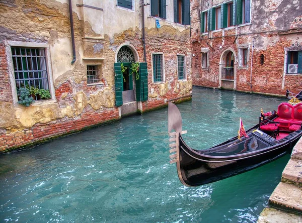 Gondole Traversant Canal Venise Italie — Photo