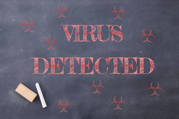 コロナウイルスのパンデミック行動規則または健康アドバイス ウイルス検出された黒板の碑文 — ストック写真
