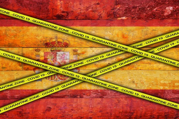 Covid Fita Amarela Advertência Escrita Com Zona Quarentena Capa Bandeira — Fotografia de Stock