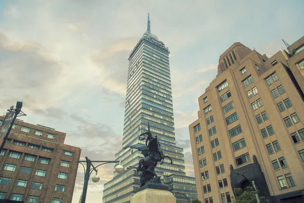 Latijn - Amerikaanse Tower-Mexico-stad — Stockfoto