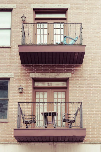 Балконы на апартаментах — стоковое фото