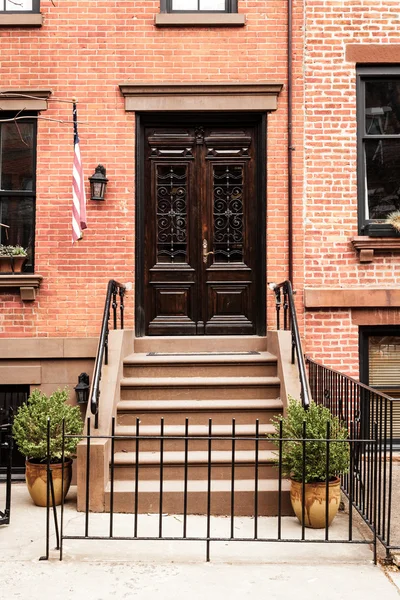 Brownstone Entrance with Gate — Stock Photo, Image