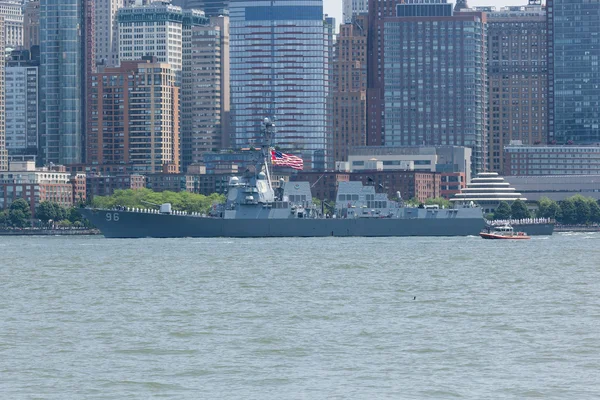 USS Bainbridge vid flottan vecka — Stockfoto