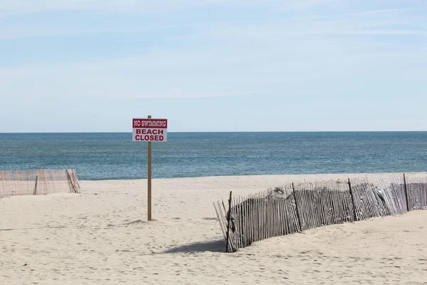 Beach Closed Sign at Point Pleasant — Stock Photo, Image