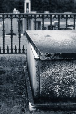 Eski yıpranmış Crypt mezarlığı