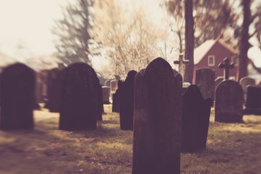 Eski bulanık mezar taşları