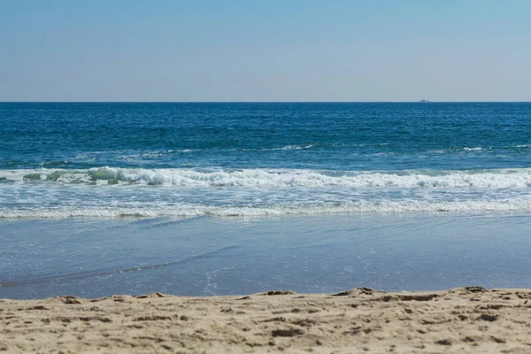 Deniz dalgaları kolan