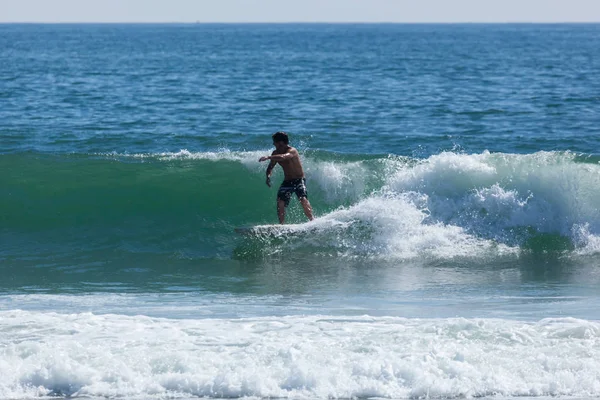 Denizde sörf New Jersey kolan