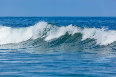 Okyanus sprey ve dalgalar