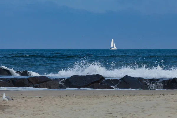 Вітрильник на Атлантичний океан — стокове фото