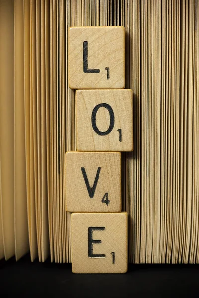 Scrabble Azulejo Feitiço amor — Fotografia de Stock