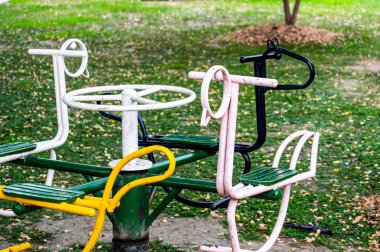 Eski renkli atlıkarınca.