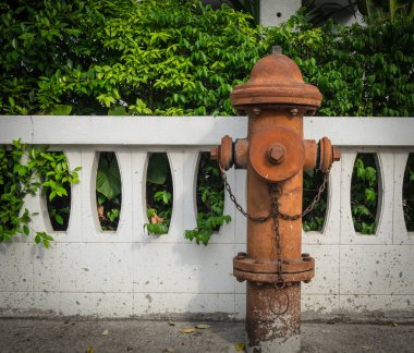 eski yangın musluğu.