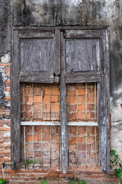 Zkažená okno a zeď textura. — Stock fotografie