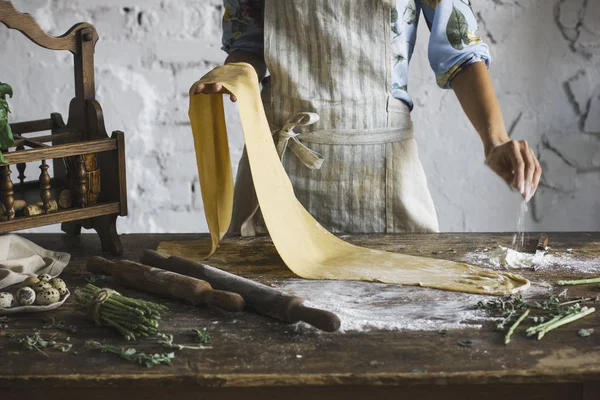 Young woman in the apron preparing the dough for homemade pasta — Stock Photo, Image