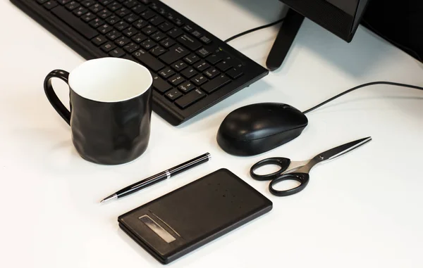 Workplace in the office: a computer, pen, scissors, keyboard and calculator — Stock Photo, Image