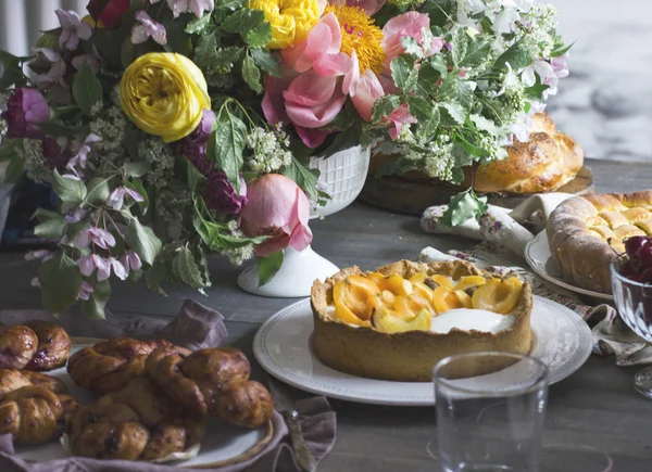 Festive table with big bouquet, homemade cakes and scones — Stock Photo, Image