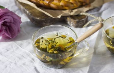 Ev yapımı kek yemek masada çiçek bitki yeşil çayı