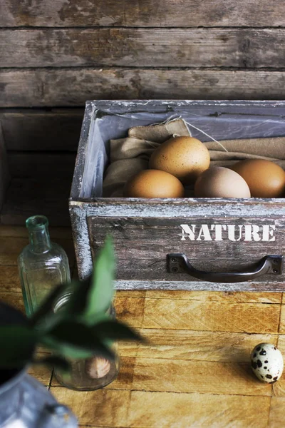 Brown chicken eggs in old wooden box, home farm — Stock Photo, Image