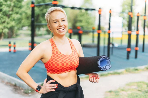 Jovem Atraente Desgaste Esportivo Desfrutar Esporte Área Treino Rua Estilo — Fotografia de Stock