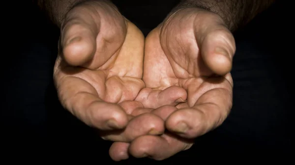 Rough, calloused hands of the old male — Stock Photo, Image