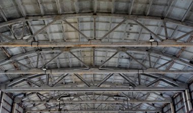 betonarme eski hangar çatı katlarına. Alt görünümü
