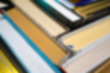 Eski ve kullanılmış ciltli kitaplar. Kitap yığını arka plan. Bir sürü kitap yığını. Eski kitaplar ve ciltli ders kitapları. Yukarıdan bak. Eğitim konsepti. Kapat.