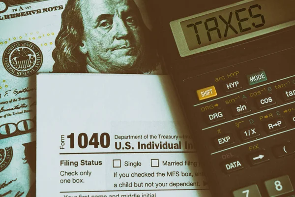 Concept Commercial Fiscal Formulaire Impôt 1040 Stylo Calculatrice Sur Bureau — Photo