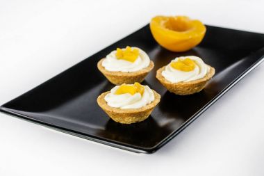 Mini şeftalili tart