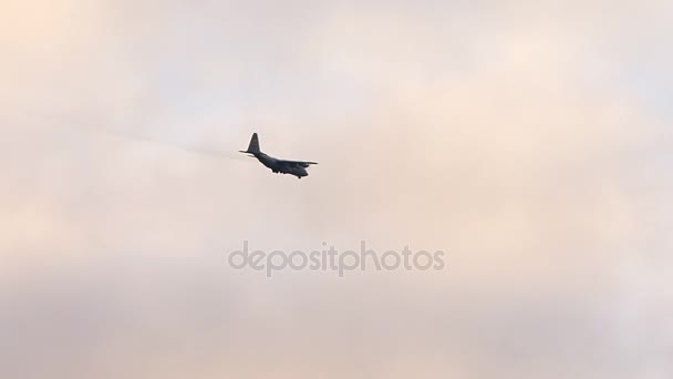 Airplane descending through clouds — Stock Video