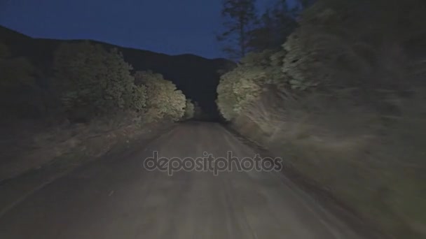 夜の未舗装の道路 — ストック動画