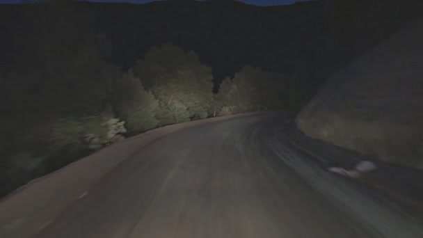 Onverharde weg in de nacht — Stockvideo