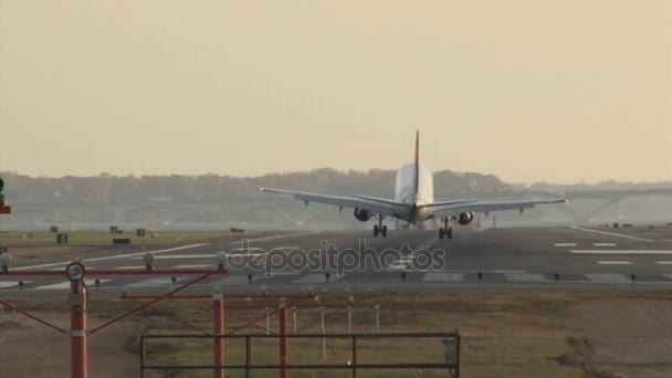 Groot vliegtuig landing — Stockvideo