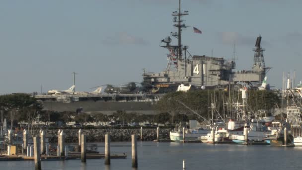 San diego barche portuali yacht e uss a metà strada — Video Stock