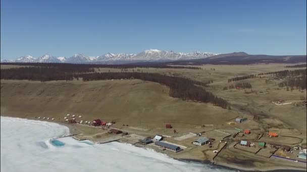Mongólia. Voe para as montanhas Munku-Sarudyk . — Vídeo de Stock