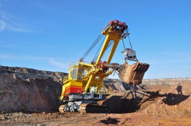Kazı ve kazı için kazıcı toprak, yol, dağ ve diğer işler.