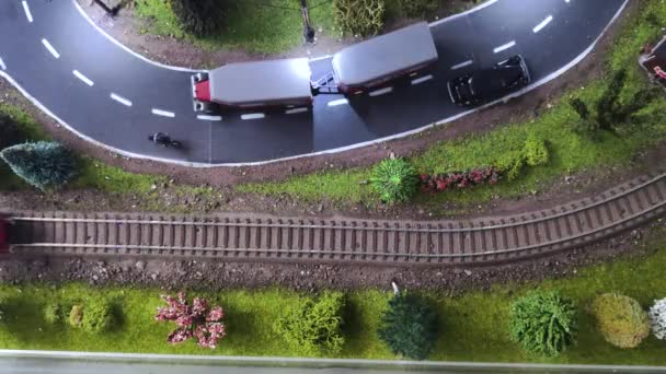 Buharlı Lokomotifin Hareket Eden Modelinin Üst Görüntüsü Peron Tren Istasyonunun — Stok video