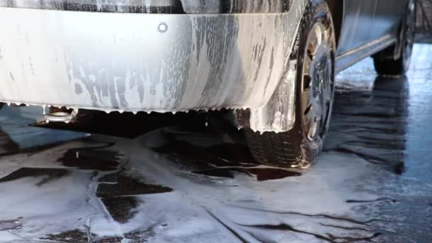 Grandes Gotas Espuma Salen Máquina Gris Para Limpiar Máquina Suciedad — Vídeos de Stock