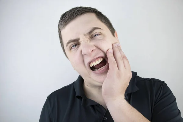 Man Klamrar Sig Fast Vid Kinden Och Vindar Smärta Tanden — Stockfoto