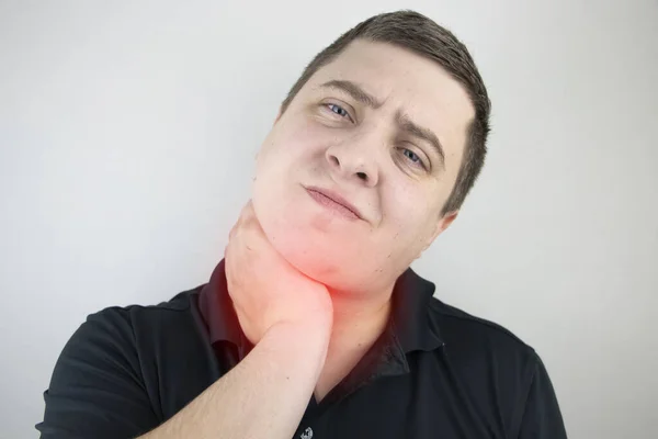 Hombre Toca Dolor Garganta Cuello Retuerce Por Irritación Inflamación Dolor — Foto de Stock