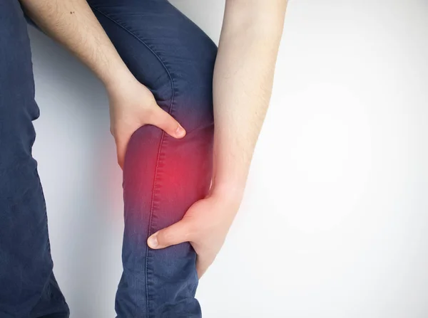 A man suffers from pain in the calves. Stretching the calf muscle, varicose veins, leg cramps, or myositis. Orthopedic doctor examines — Stock Image Man Suffers Pain Calves Stretching Calf Muscle Varicose Veins Leg Stock Photo