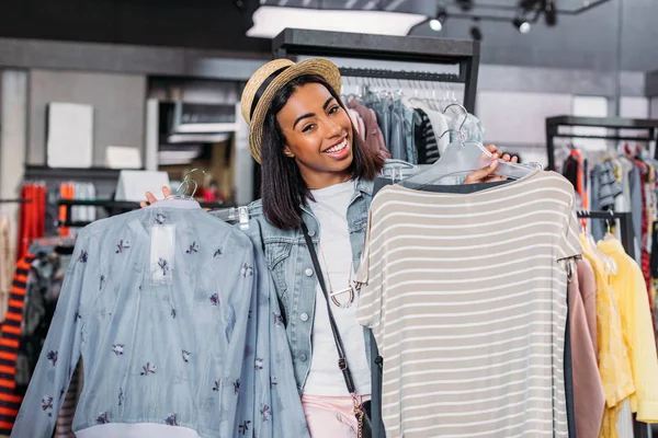 Hipster girl in boutique — Stock Photo, Image