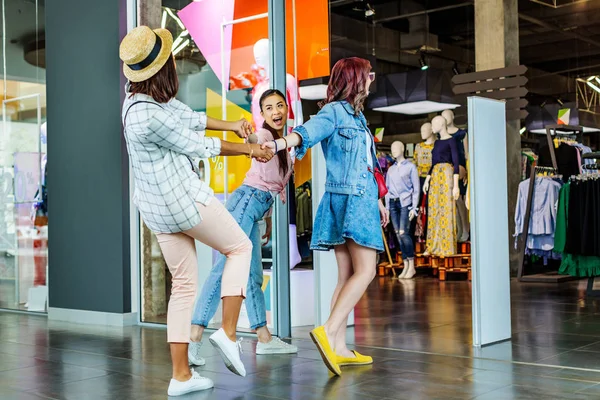 Multicultural girls in shopping mall — Stock Photo