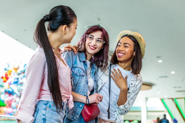 Multicultural girls in shopping mall — Stock Photo