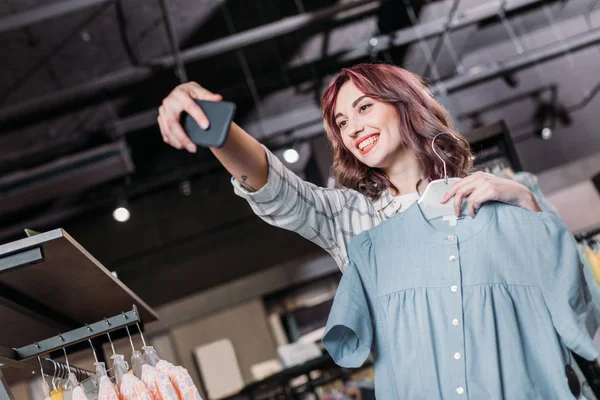Hipster girl in boutique — Stock Photo